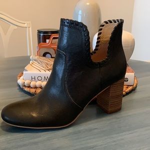 Lucky Brand Size 8 Black Leather Booties